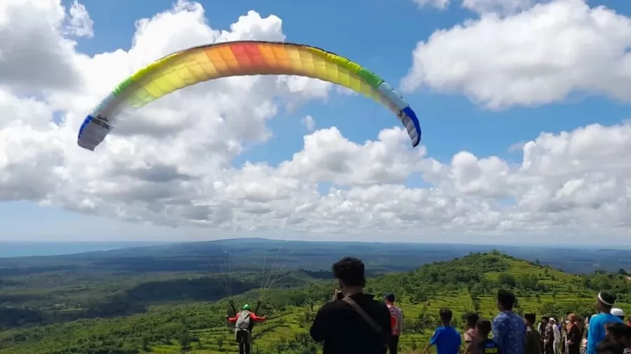 Yuk Hadiri Festival Paralayang se-Jatim di Puncak Lanjari Sumenep