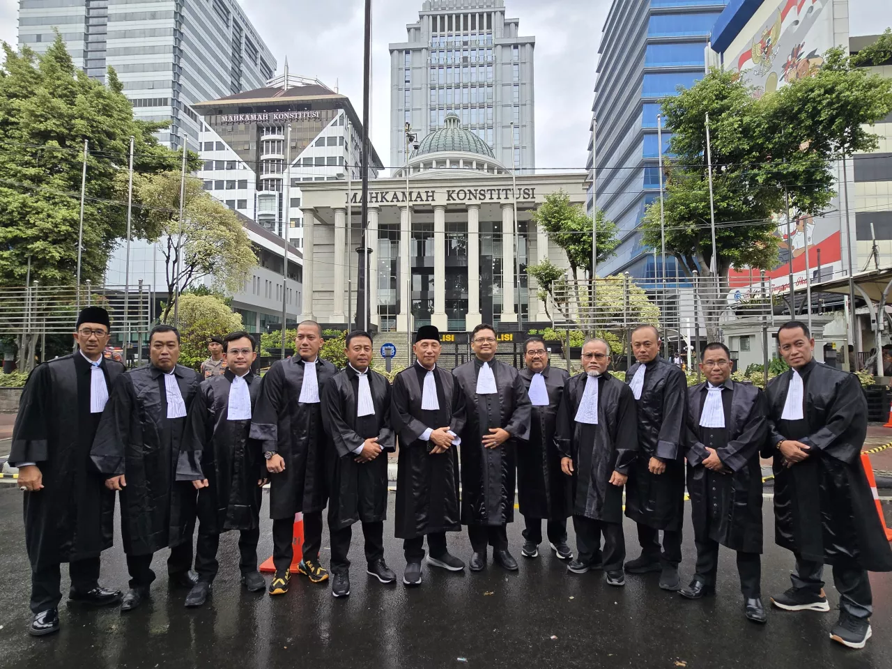 Sah! Menang Putusan MK, Khofifah-Emil Jadi Pemengan Pilgub Jatim 2024