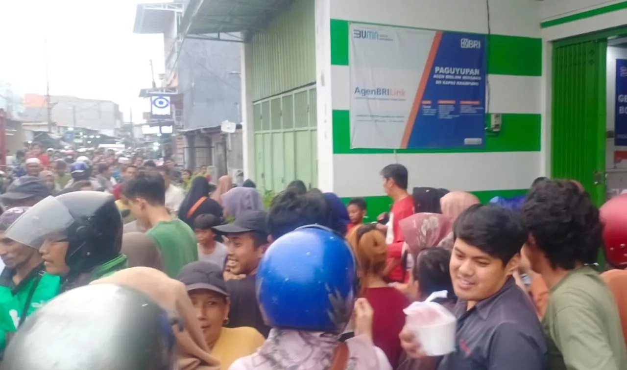 Wujudkan Ramadan Berkah, BRI Link BO Kapas Krampung  Bagi Takjil dan Buka Bersama