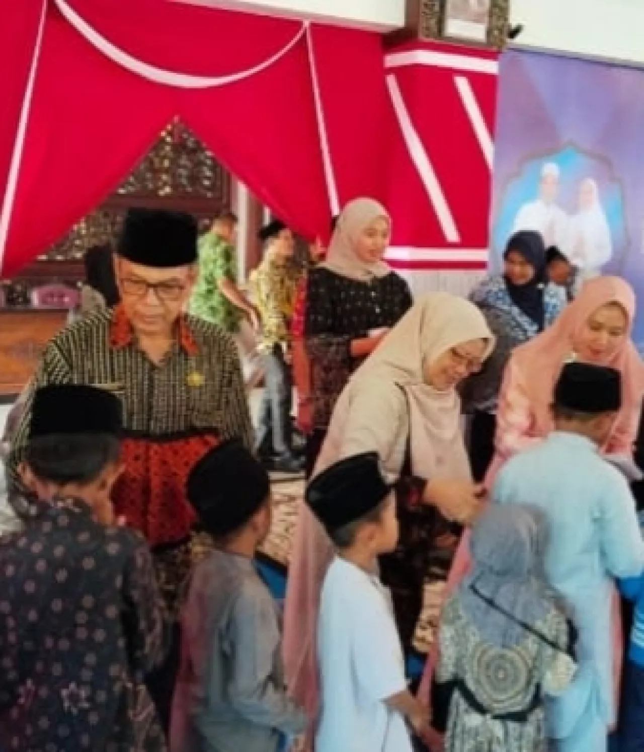Bupati Sampang Ukir Sejarah, Santuni Ratusan Anak Yatim Setiap Bulan