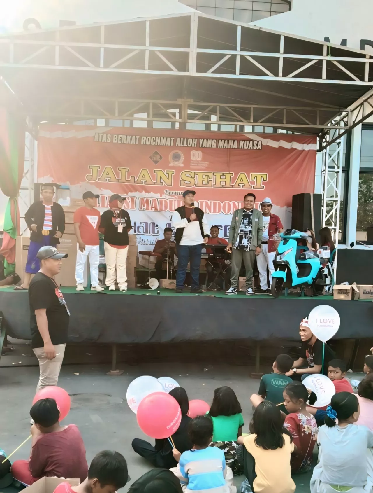 Aliansi Madura Indonesia Gelar Jalan Sehat di Serambi Ampel, Baihaki Akbar Ajak Warga Surabaya Tetap Tenang