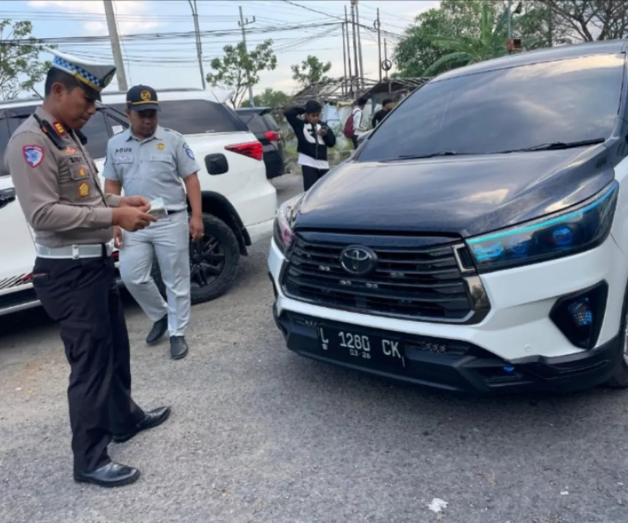 Satlantas Polres Sampang Gelar Operasi Gabungan bersama Dishub, Tilang 105 Kendaraan