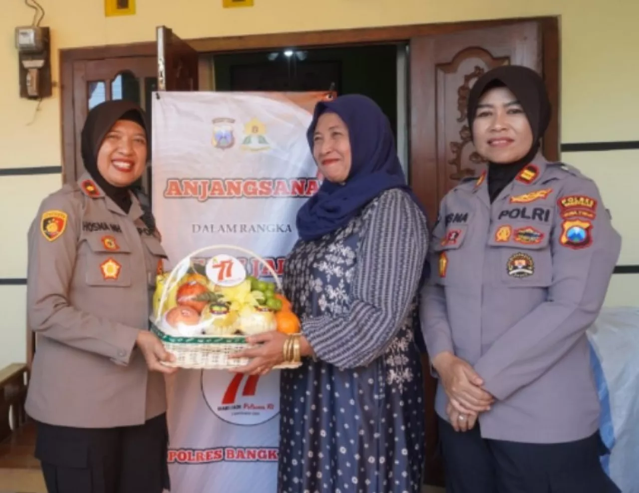 Sambut HUT ke-77, Polwan Polres Bangkalan Gelar Anjangsana ke Purnawirawan