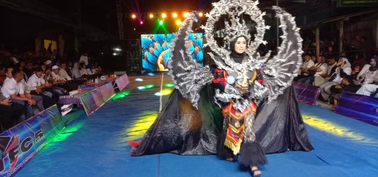 Bupati Sampang Apresiasi Kreativitas Pemuda di Tambelangan Fashion Carnival 2025