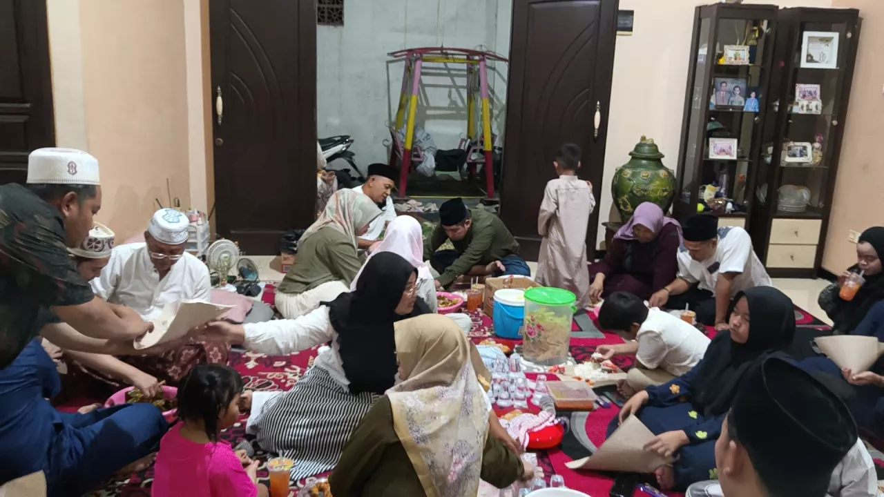 Gelar Arisan Keluarga Bani Haji Musaffak,Sekaligus Memperingati Maulid Nabi di Kediaman Surya Farida