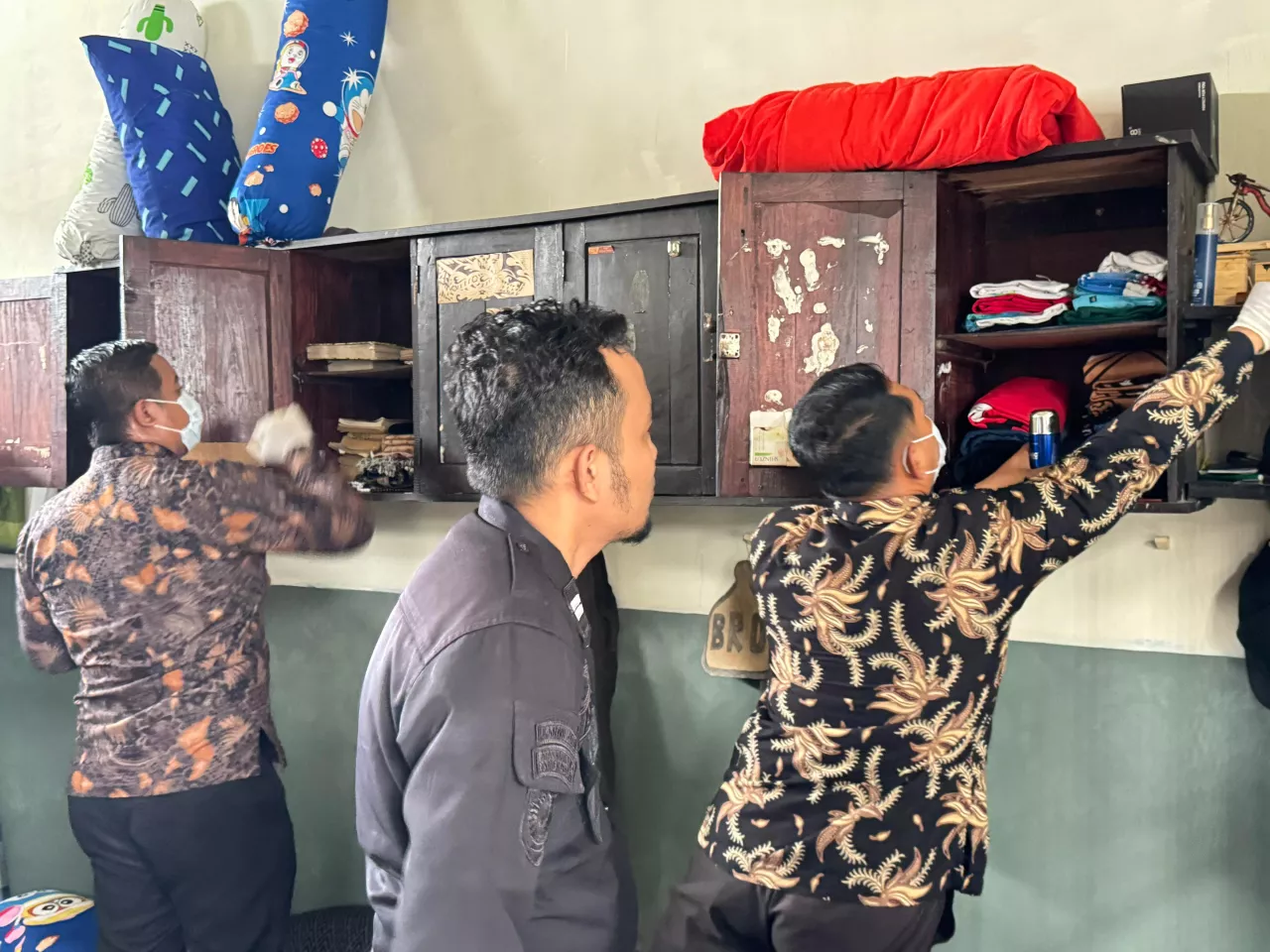 Tingkatkan Kewaspadaan, Petugas Lapas Narkotika Pamekasan Lakukan Razia Mendadak di Blok Hunian