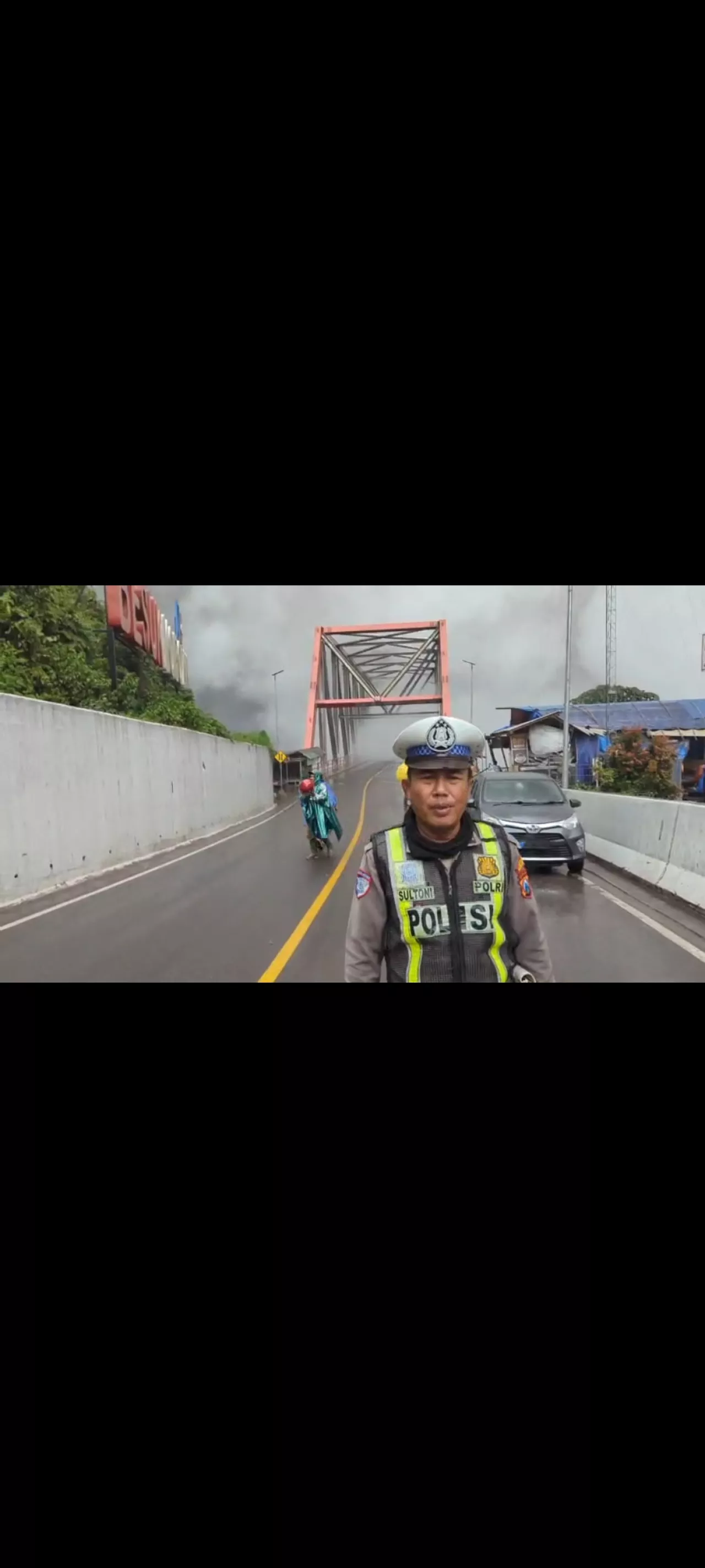 Jembatan Besuk Kobo’an Masih Ditutup Total, Video Kondisi Gelap Tertutup Abu Vulkanik Gunung Semeru Viral
