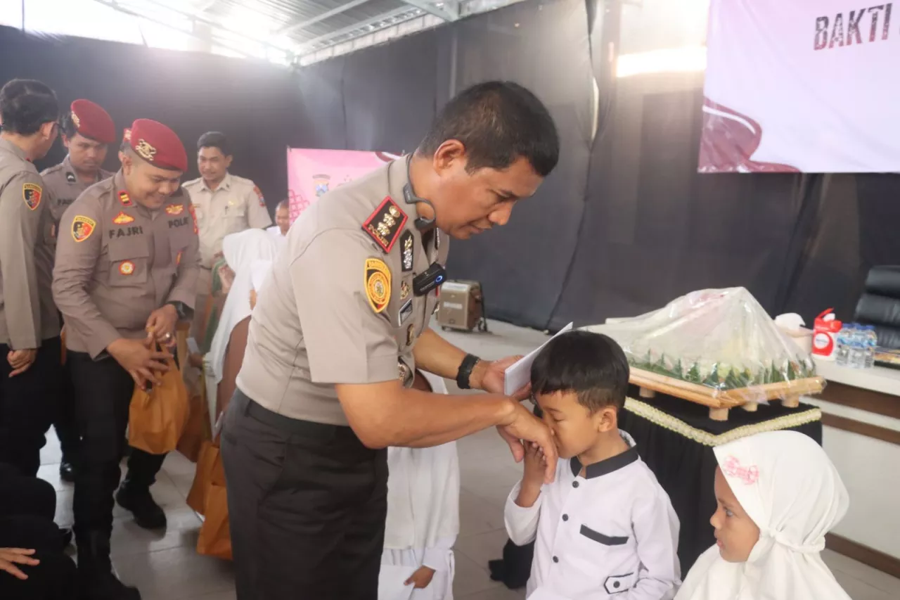 Polres Sampang Peringati HUT ke-78 Korps Baret Merah Satreskrim Polri dengan Kegiatan Sosial
