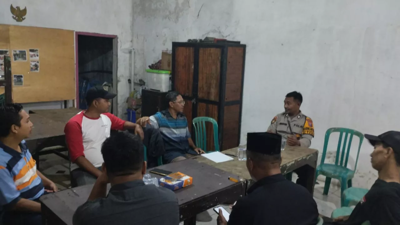 Bhabinkamtibmas Wonocolo Sambangi Warga, Bahas Maraknya Pencurian Hewan Ternak
