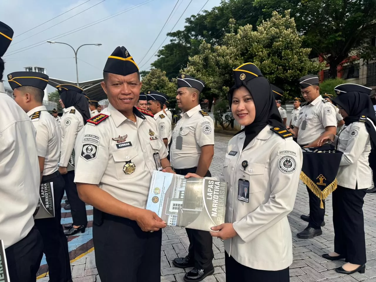 Naik Pangkat Bersama, 14 Petugas Lapas Narkotika Pamekasan Didorong Lebih Profesional