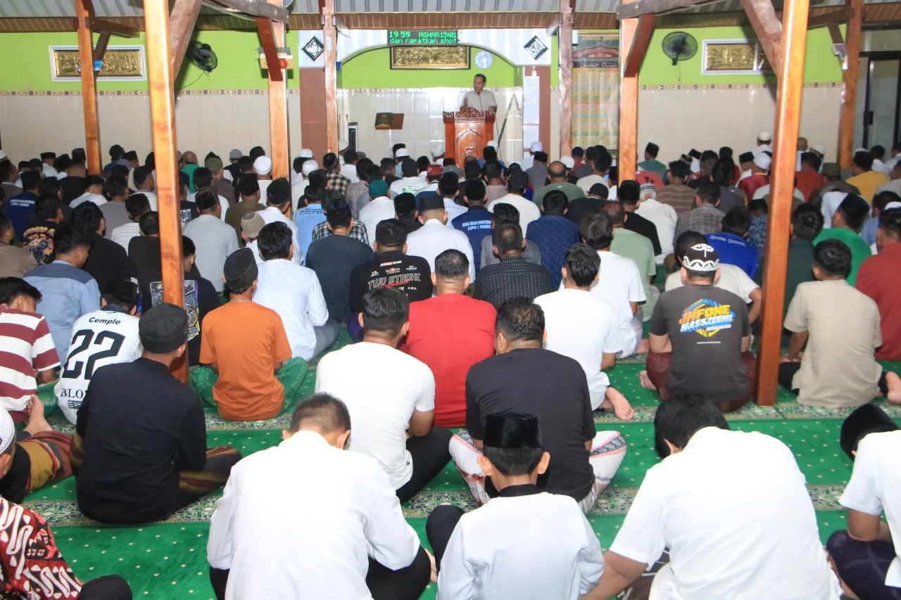 Tarawih Perdana di Lapas Kelas I Madiun Jadi Momentum Pembinaan Kepribadian Warga Binaan