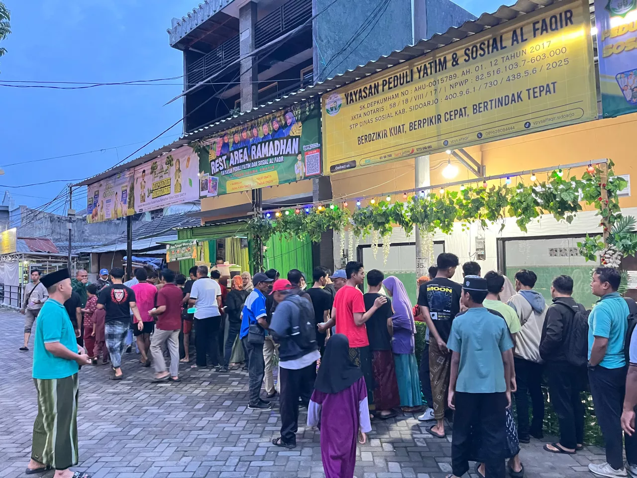 Tebar Berkah Ramadhan 2026, Yayasan Peduli Yatim dan Sosial Al Faqir Bagikan Ratusan Porsi Buka Puasa Gratis untuk Musaf