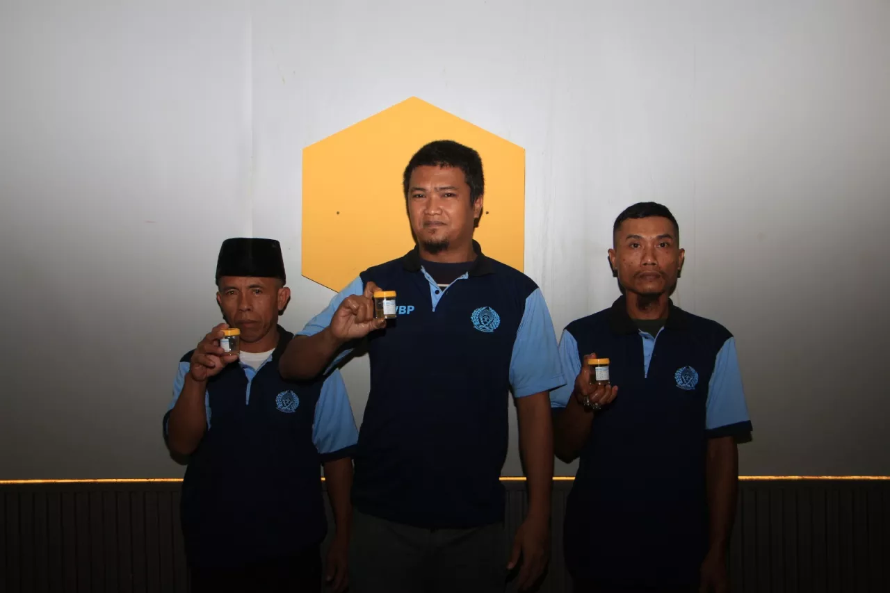 Cegah Peredaran Gelap Narkotika, Lapas I Madiun Periksa Urine Warga Binaan Secara Acak