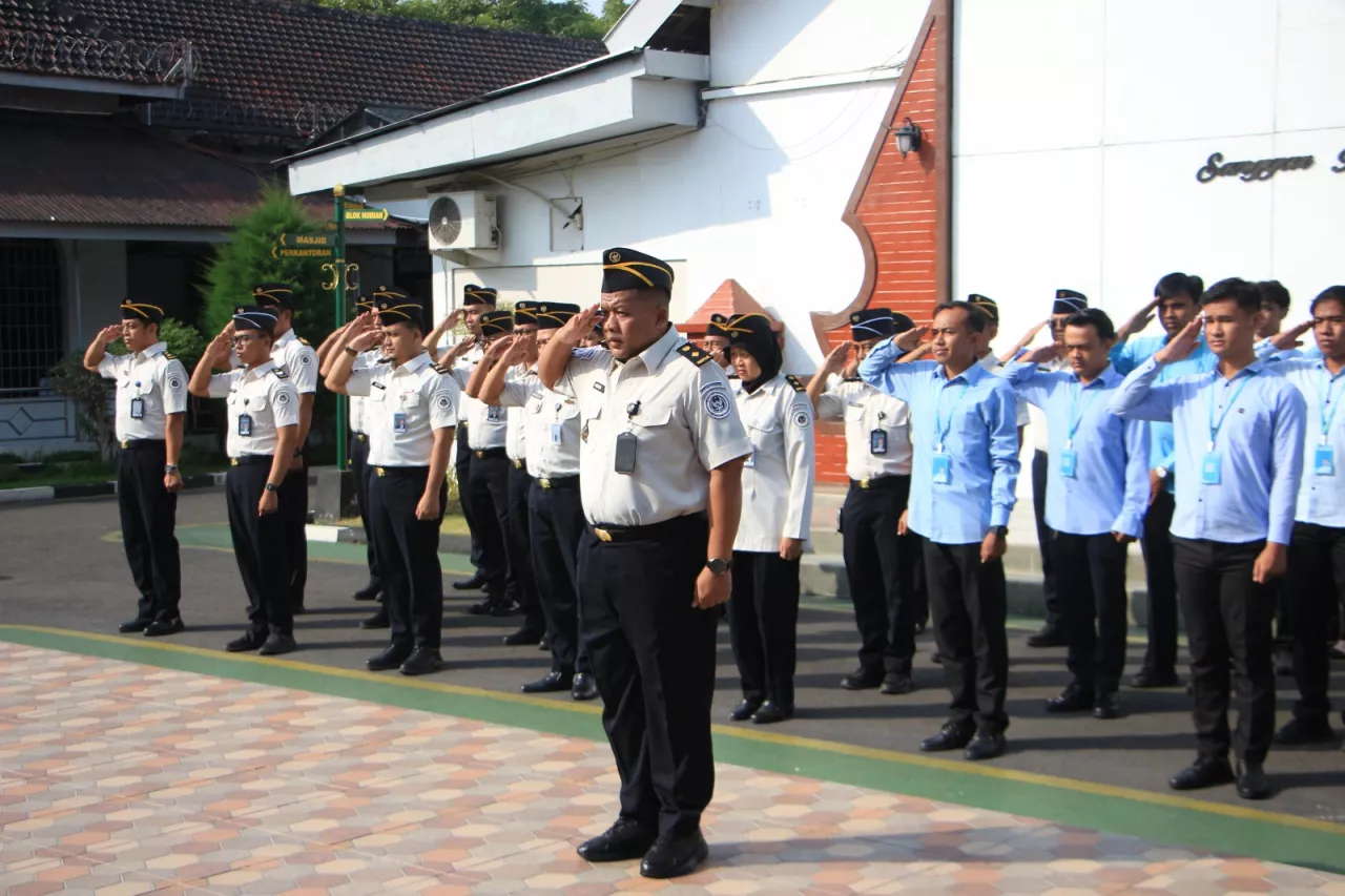 Jangan Lelah Berikan yang Terbaik, Pesan Menyentuh Kalapas saat Apel Pagi Pegawai