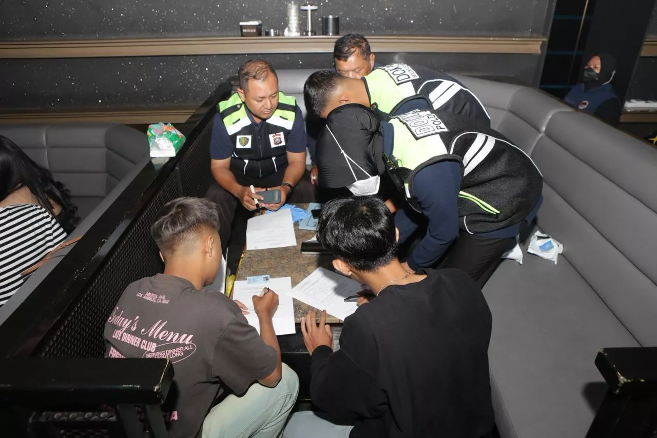 Polda Jatim Razia THM Surabaya, 106 Pengunjung Dites Urine, Hasilnya Seluruhnya Negatif
