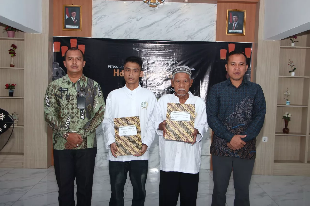 Hadirkan Harapan Baru, Lapas Kelas I Madiun Serahkan Remisi Khusus Waisak sebagai Bentuk Penghargaan atas Perubahan Peri