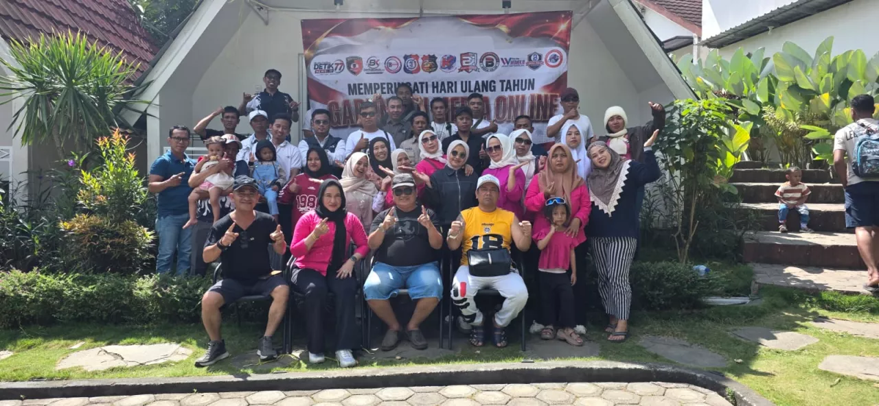 Gabungan 12 Media Online Rayakan HUT di Pronojiwo Lumajang: Perkuat Soliditas Jurnalisme Profesional di Tumpak Sewu 